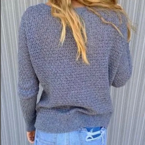 ⚡️ 3/$20 ⚡️ American Eagle • Women’s sweater - Picture 2 of 5